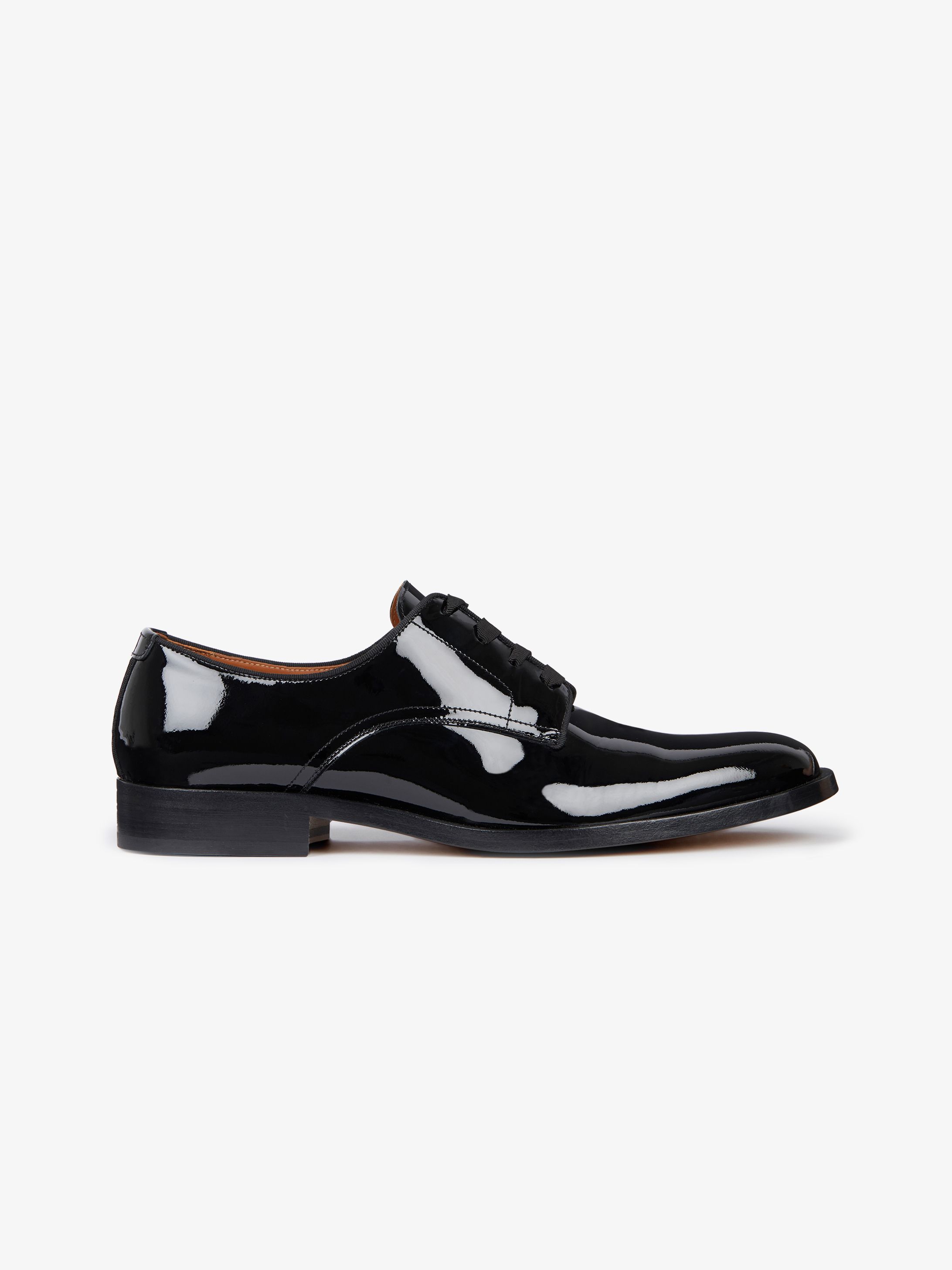 Derby shoes in patent leather