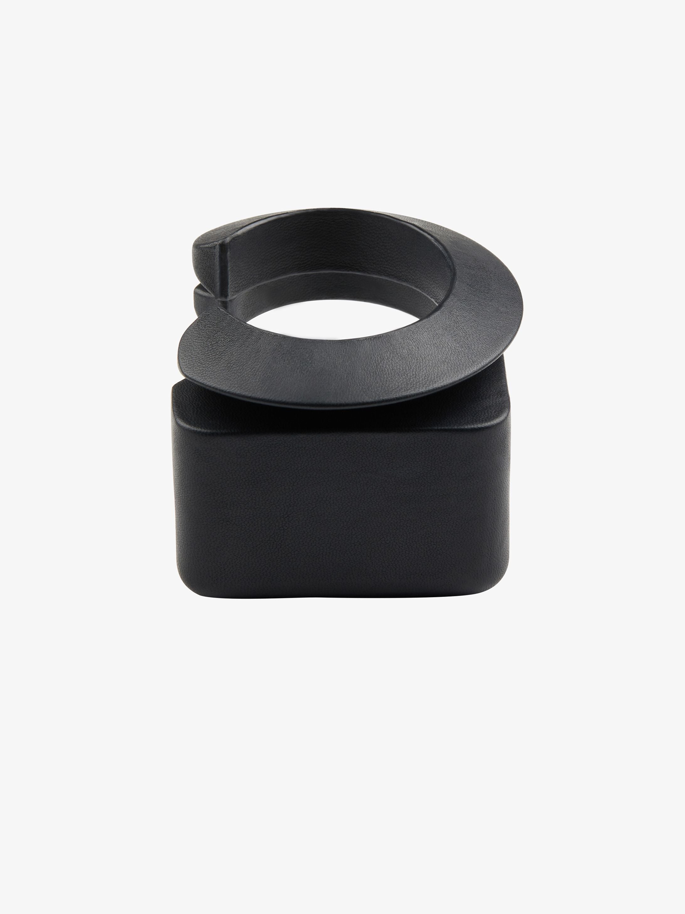 Twist set of bracelet in leather