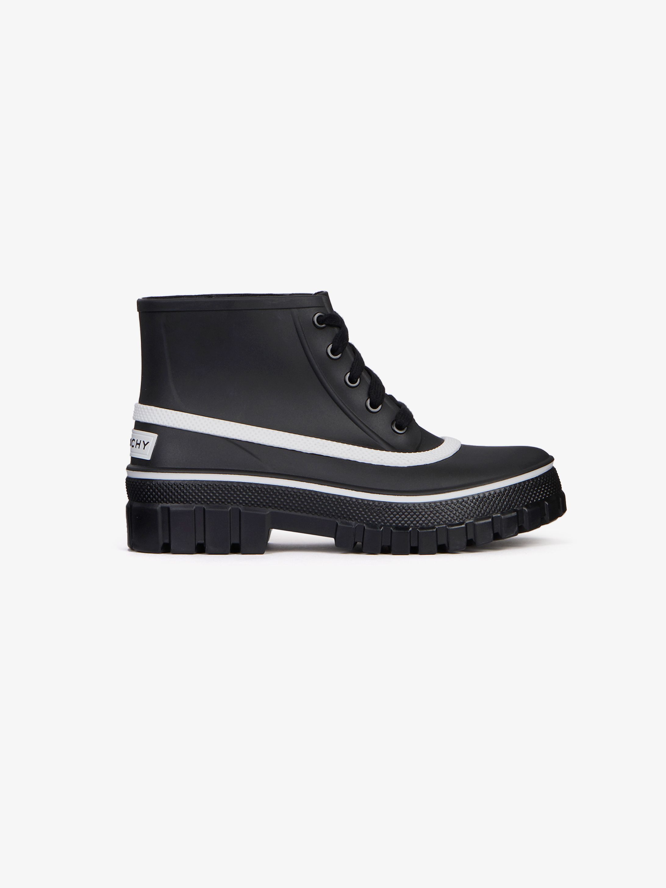Laced rainboots in rubber