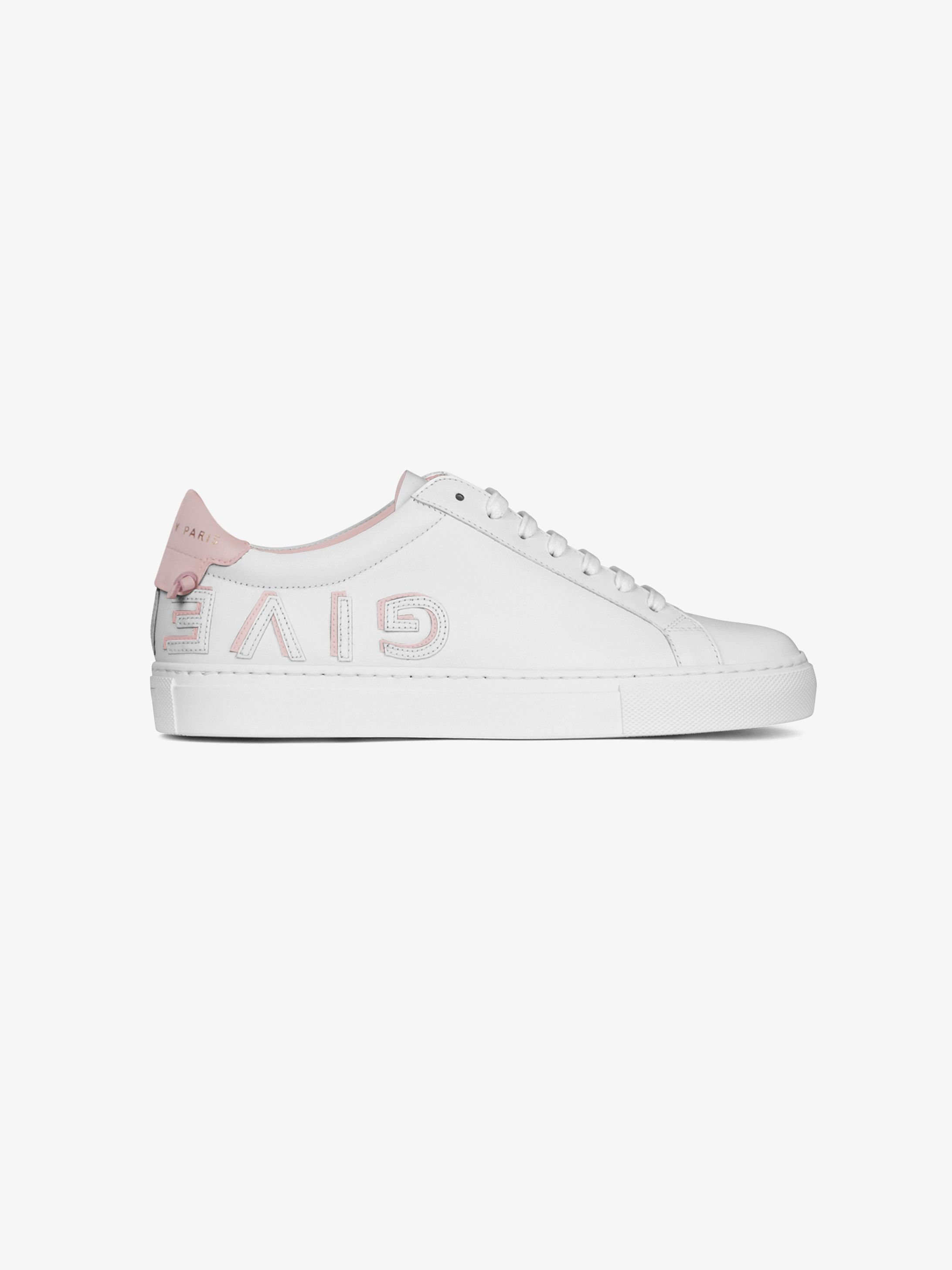 Sneaker con firma GIVENCHY capovolta
