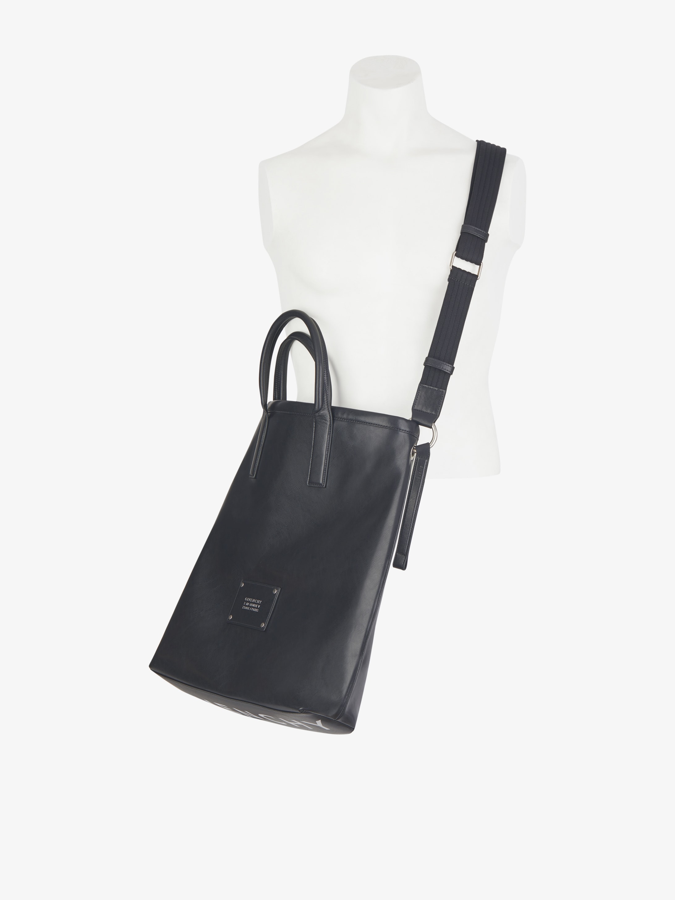 Tag shopping bag in smooth leather
