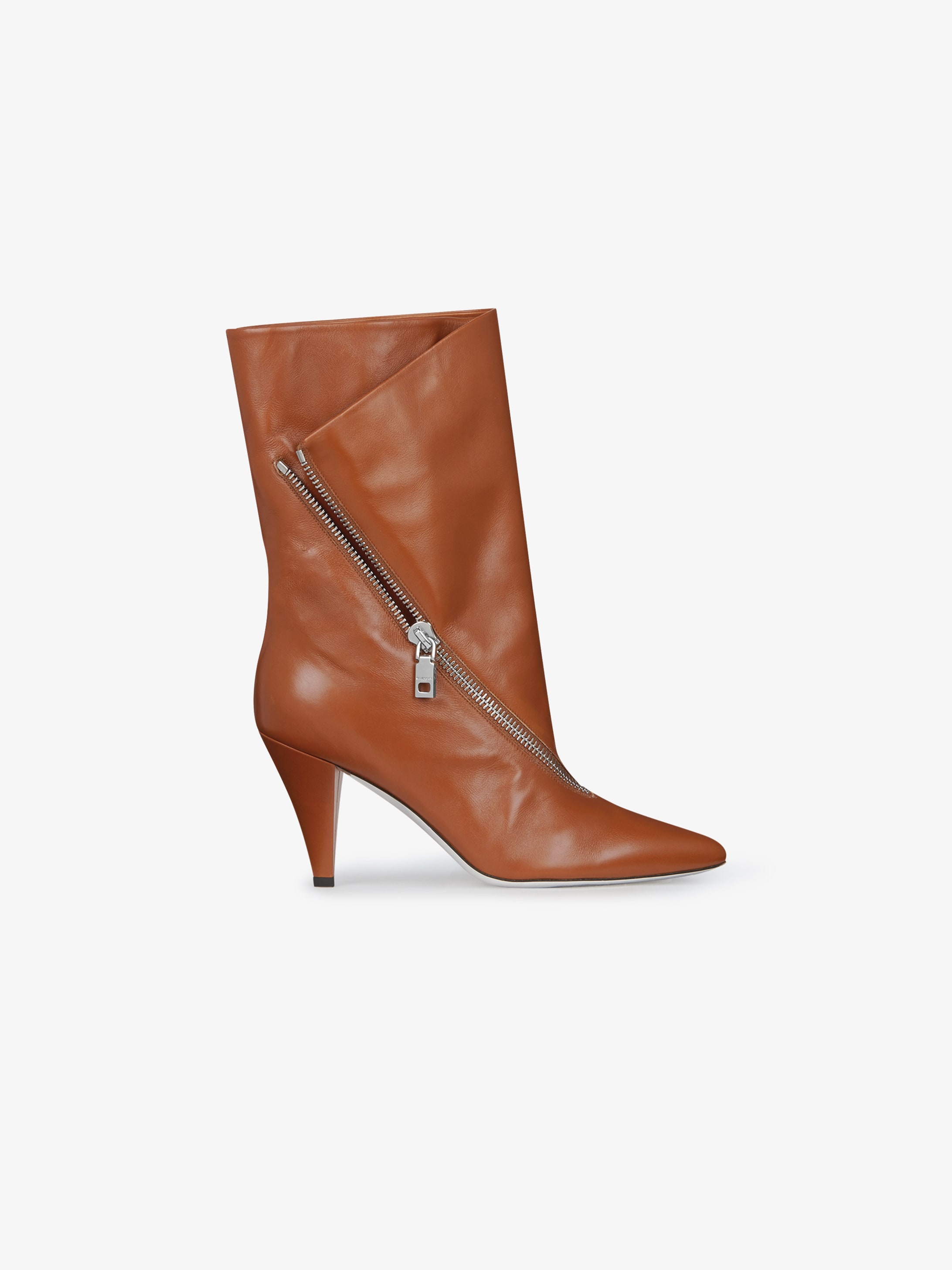 Zipped mid boots