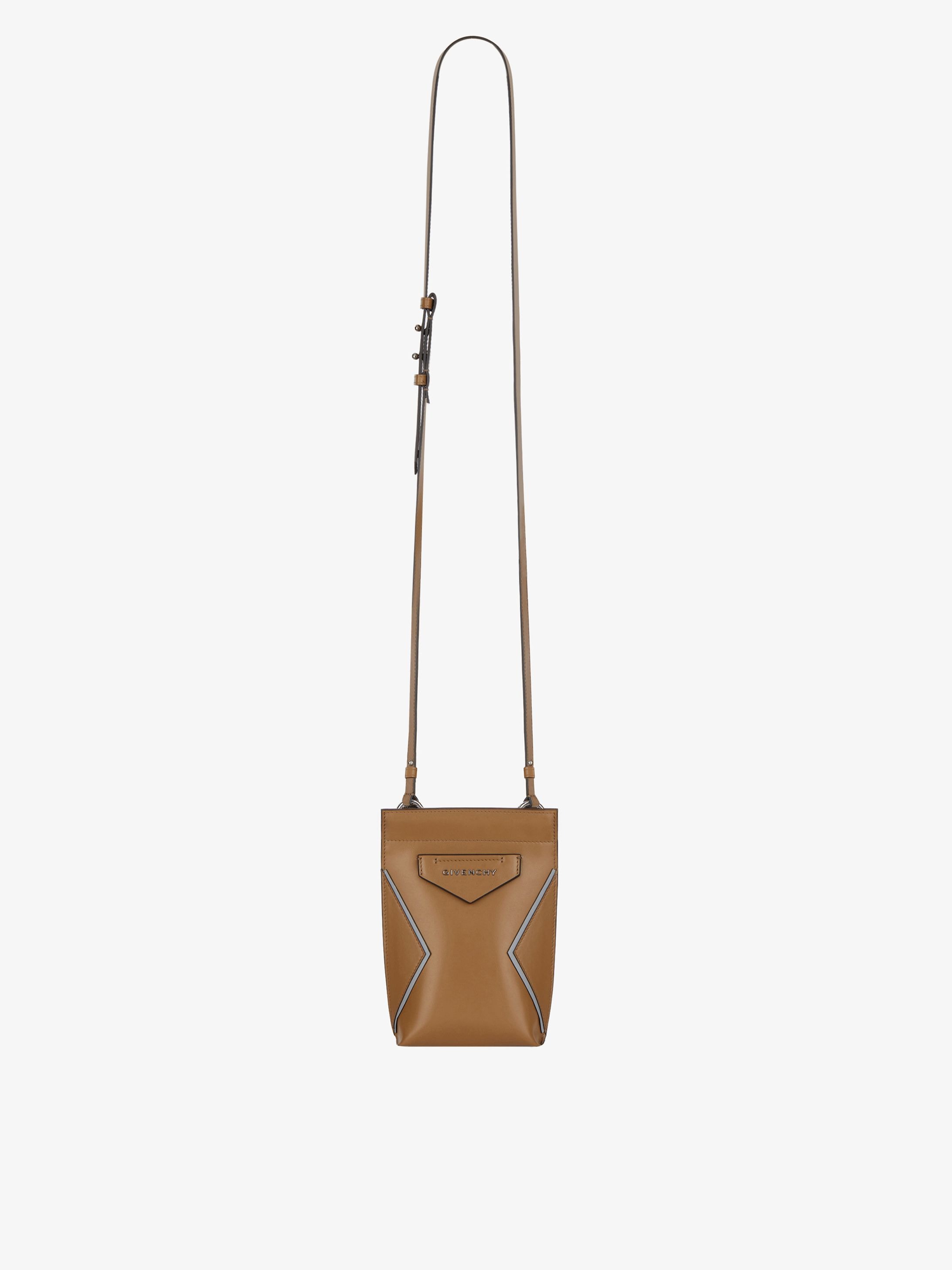 Pochette pour iPhone Antigona Soft