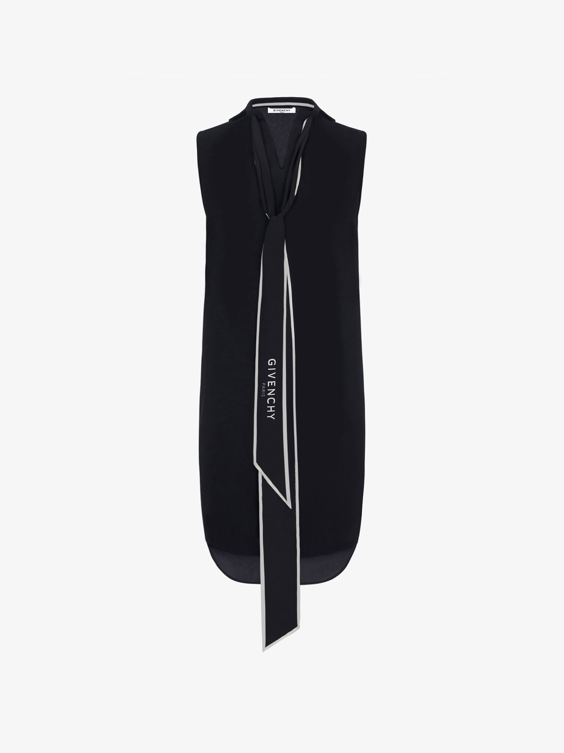 Robe courte à lavallière