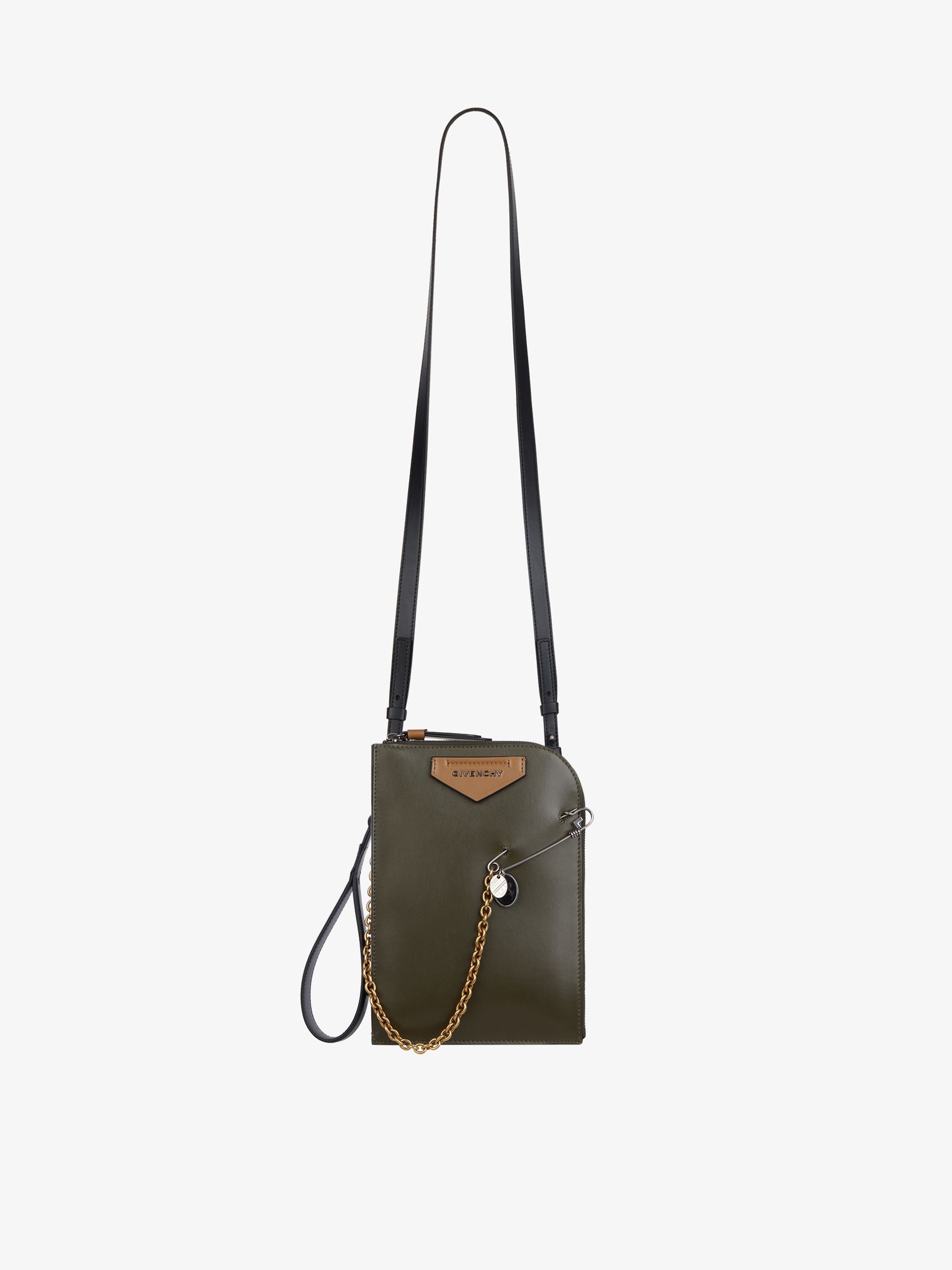 Small Antigona Soft flat bag in leather and G pin
