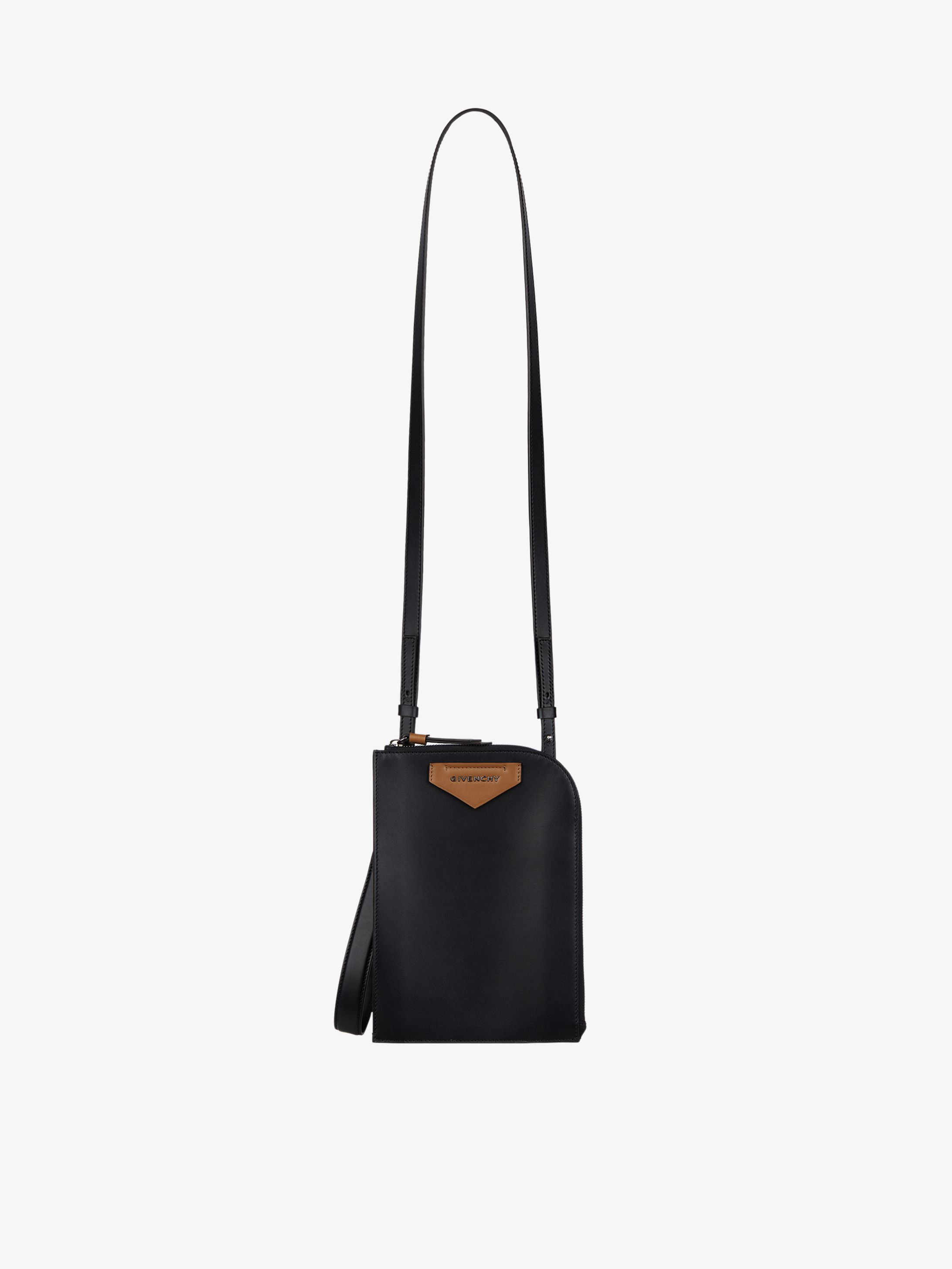 Small Antigona Soft flat bag in leather