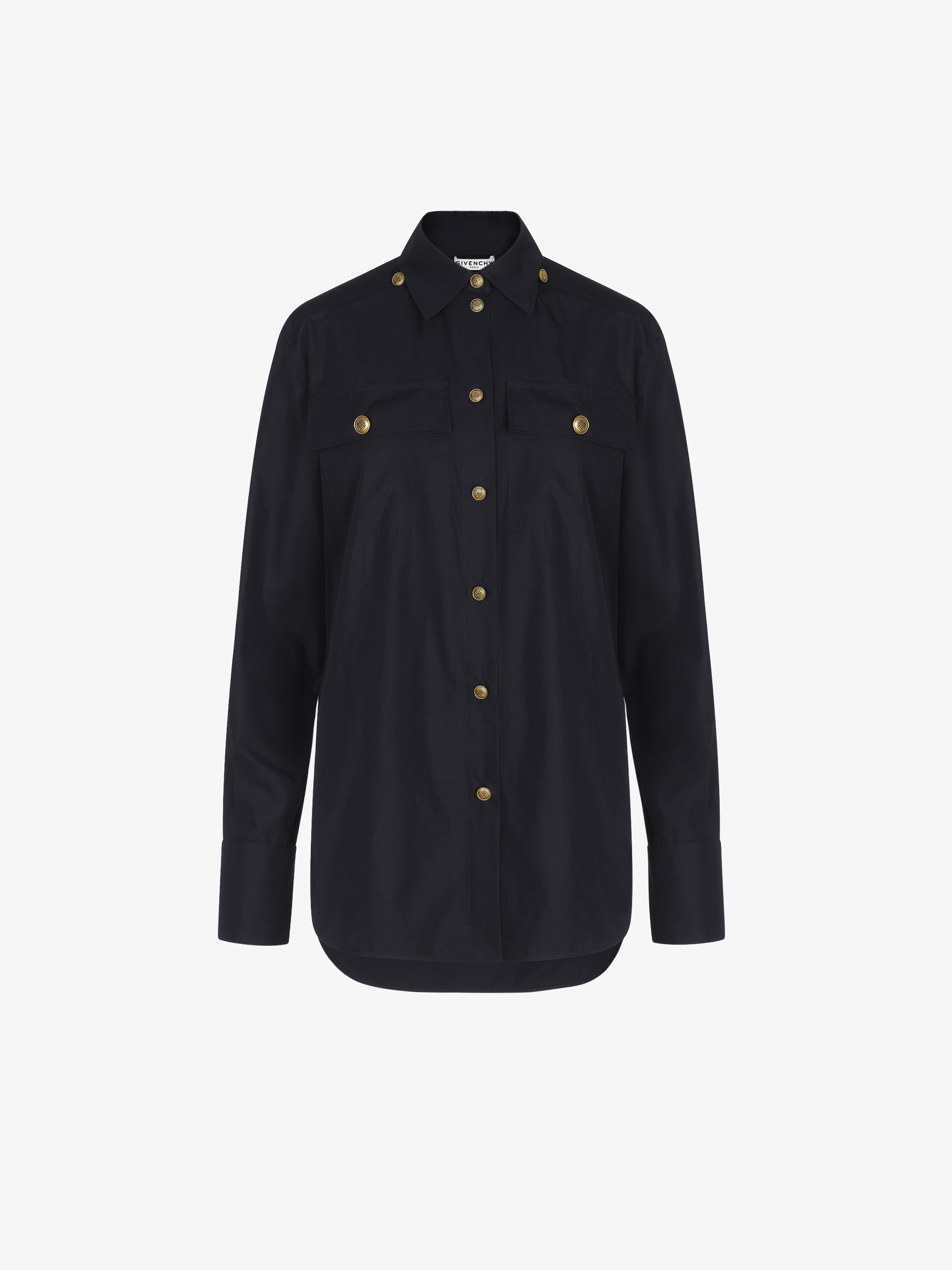 Changing poplin shirt with 4G buttons